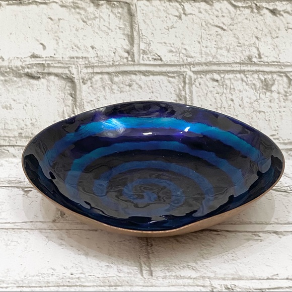 Vintage Hammered Copper Blue Glazed Enamel Swirl 7 1/4” Decorative Dish - Picture 3 of 12